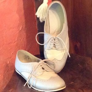 Lace up saddle shoes